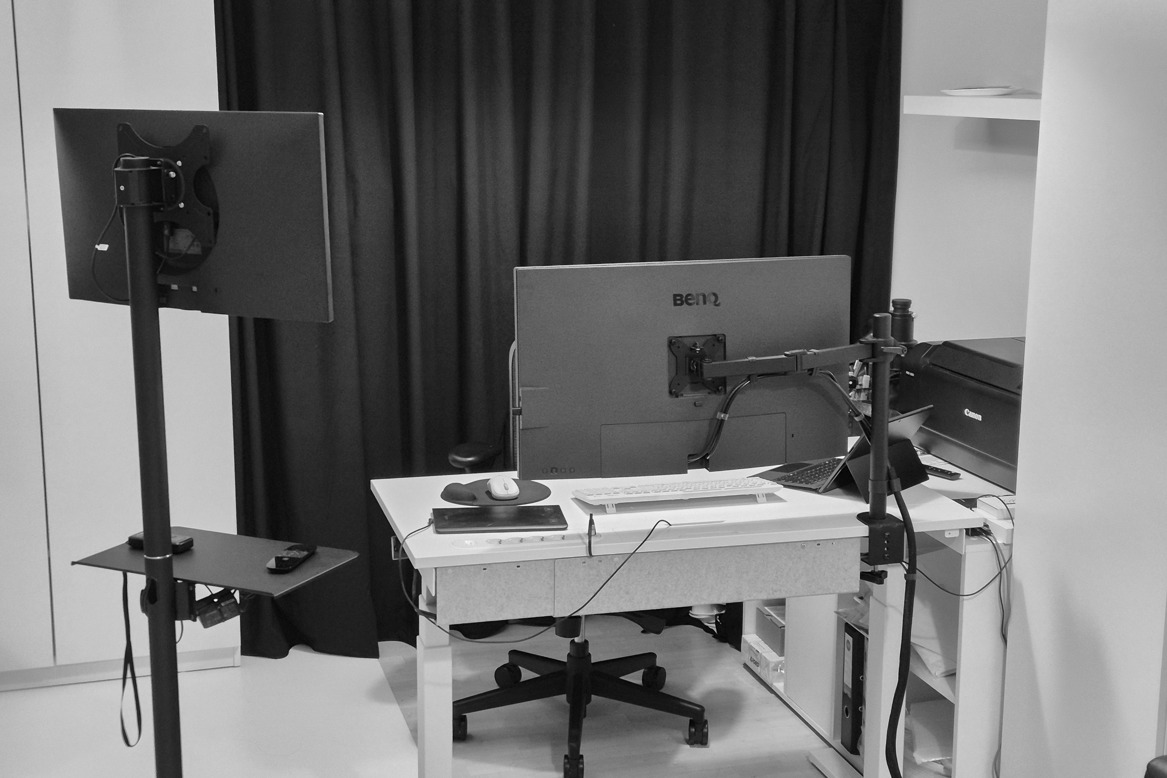 Kontrolni kotiček s 32 palčnim monitorjem za pregled fotografij med seanso