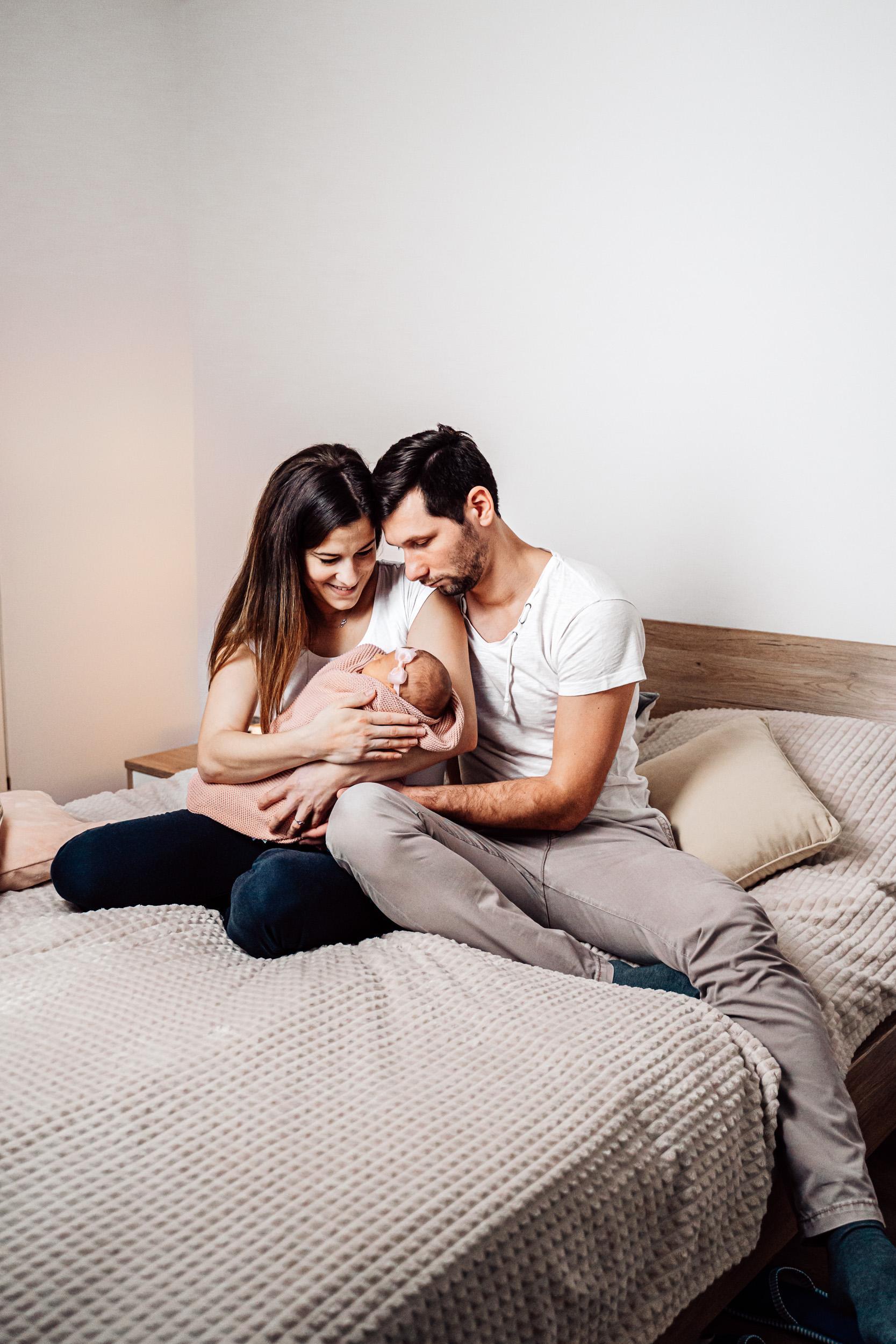 Družinsko fotografiranje in fotografiranje novorojenčkov. Profesionalno fotografiranje na prostem, v studiu in doma