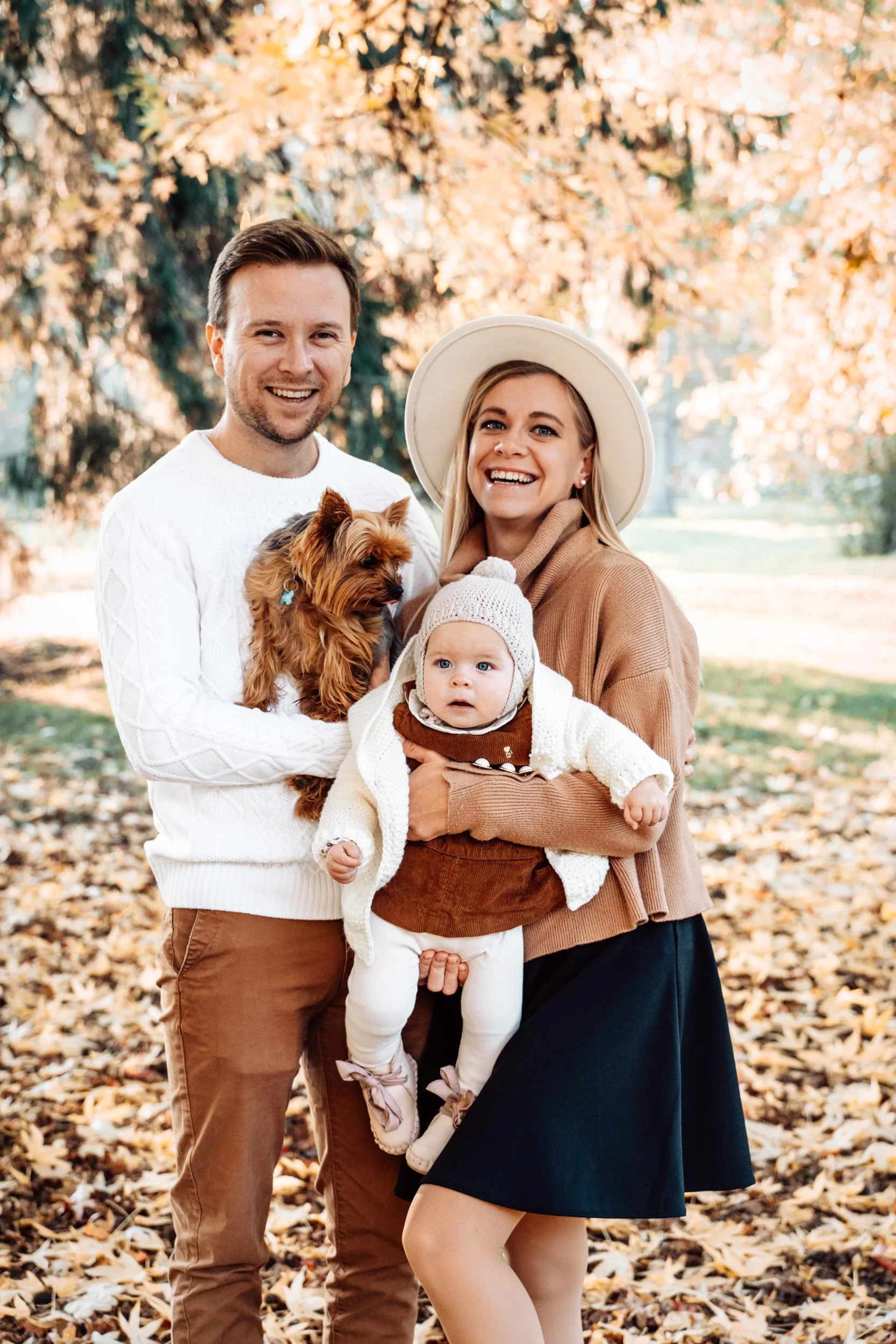 Družinsko fotografiranje z otrokom in psom v parku Tivoli