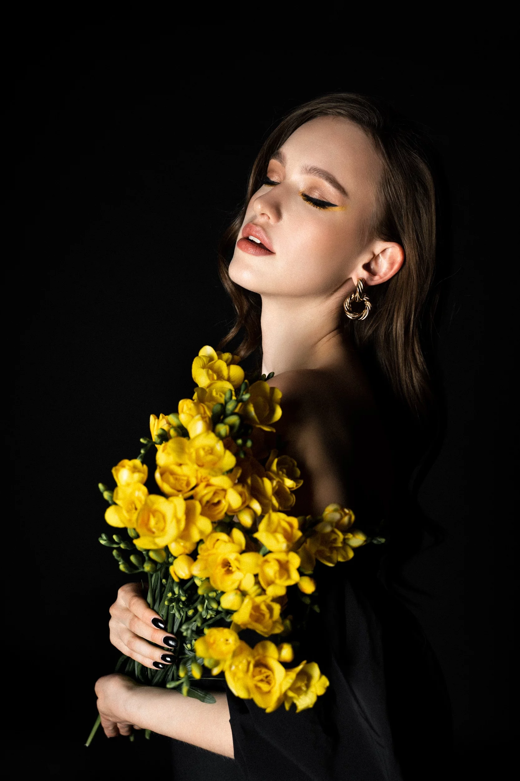 Profesionalno portretno fotografiranje v studiu s rožami