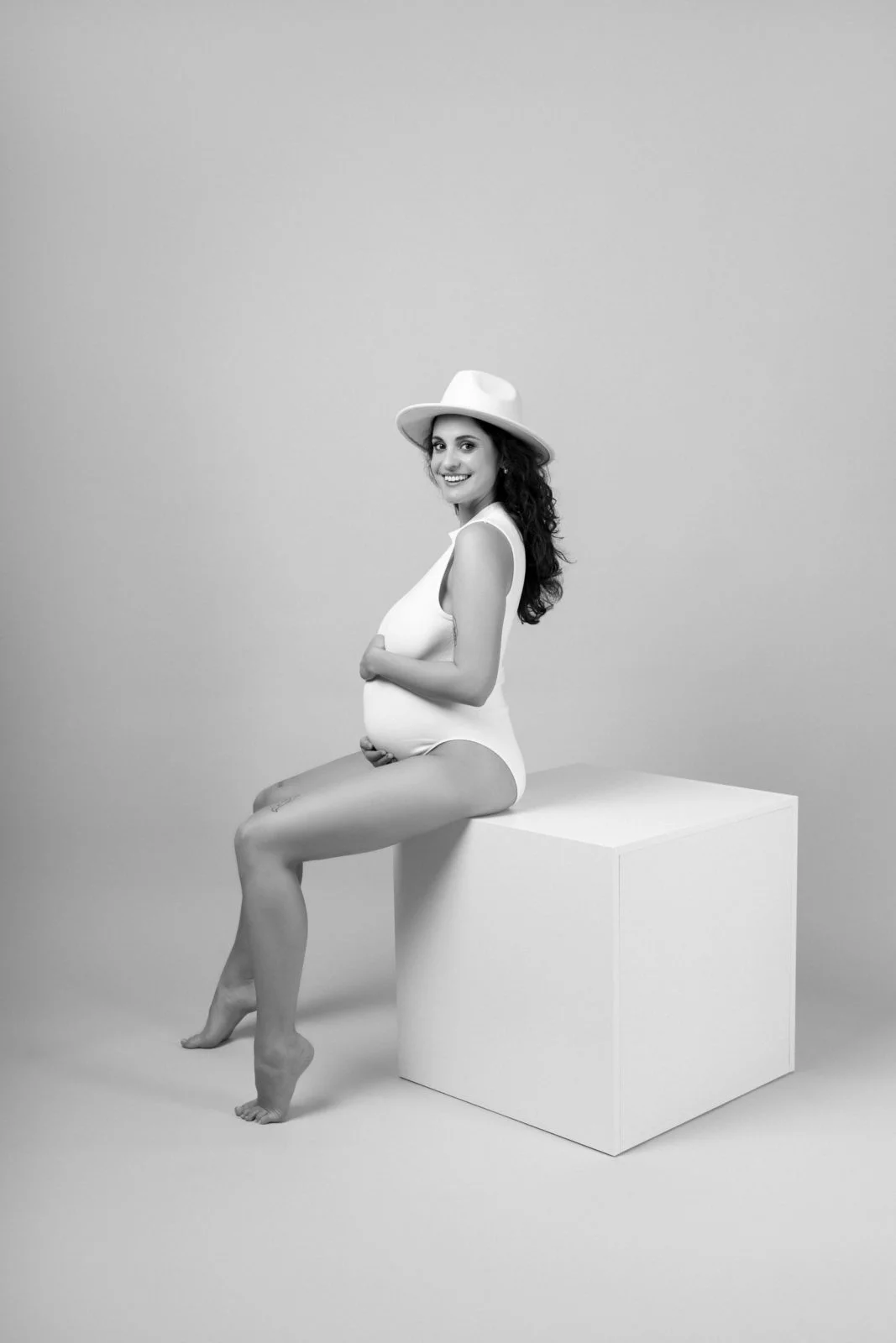 Čudovite slike nosečniškega trebuščka v studiu v Ljubljani - izjemna povezanost in čustva