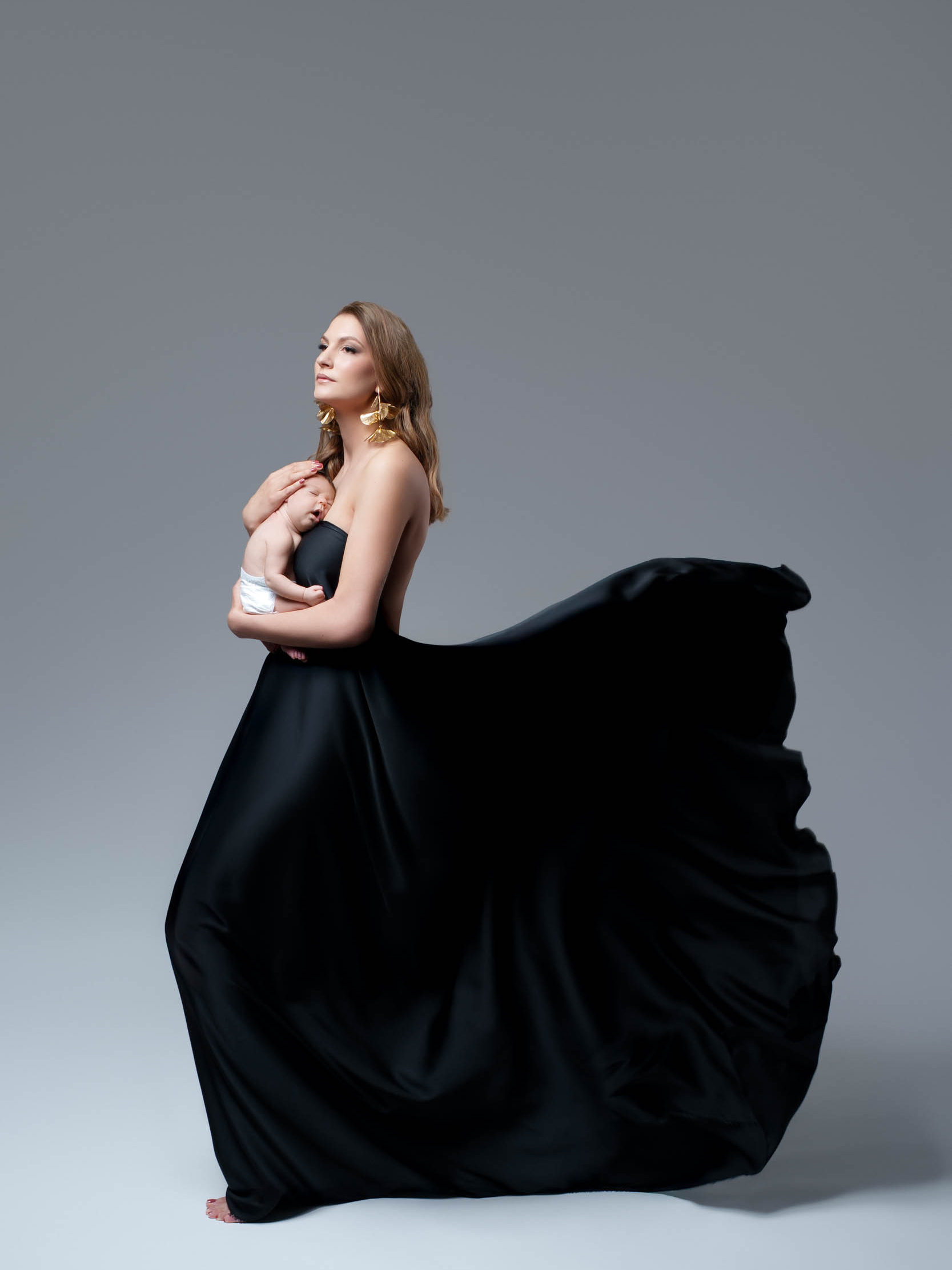 Profesionalna fotografija, elegantna obleka, foto snemalnik Ljubljana, studio fotografije.